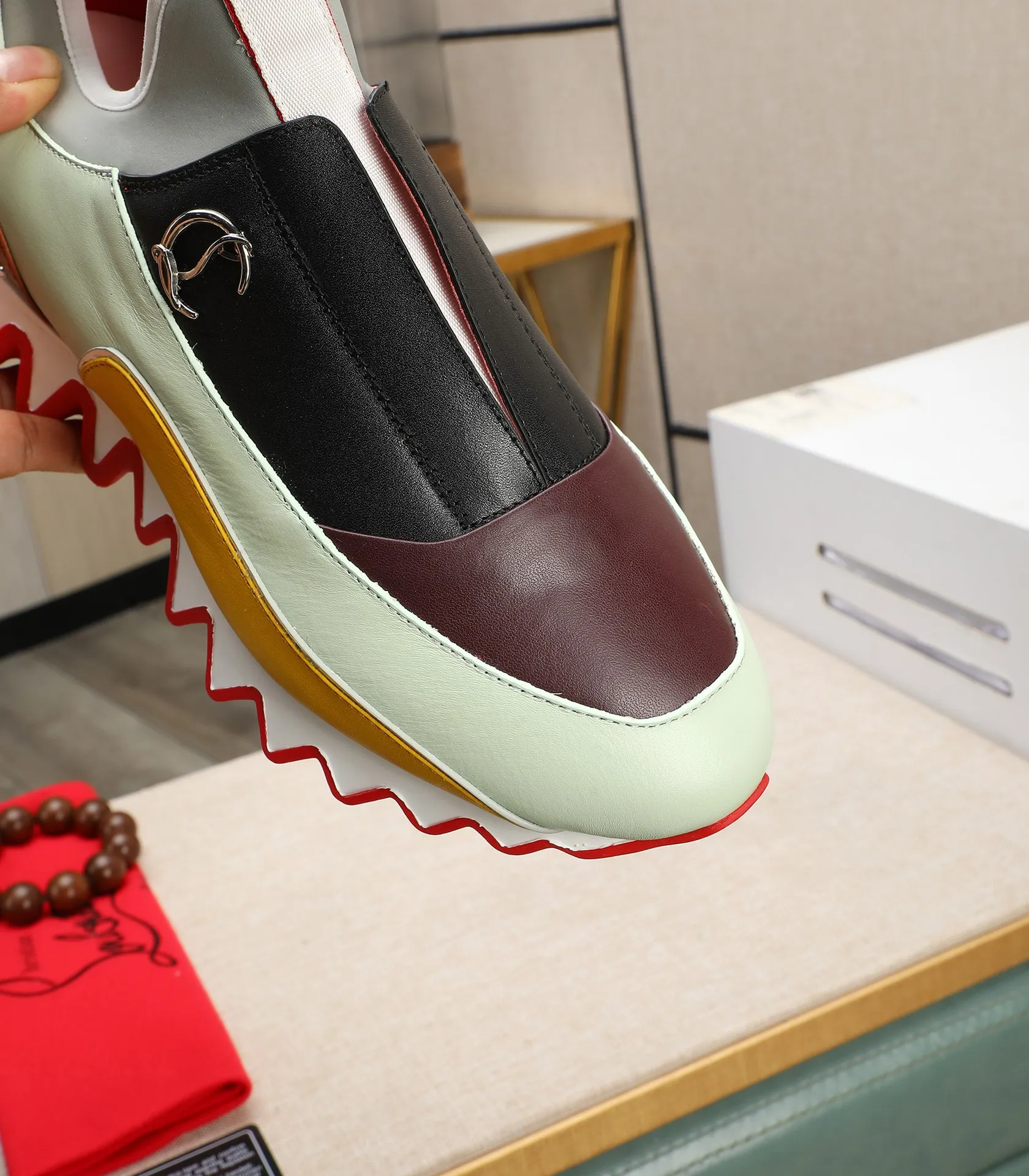 Men's shoes 💰700 (high-end goods) Christian Louboutin (CL red sole shoes) counter series, casual sneakers for couples 📢 📢 📢 Exclusive hot style release 🎈🎈💪 Movable latex feet 👻 Finished outsole line [Proud] 😝Male 38#-46, global supply 😝 [Top version]: Original imported genuine leather upper, top original leather lining, original molded TPU outsole, original 1:1 detail processing, original shoe last,